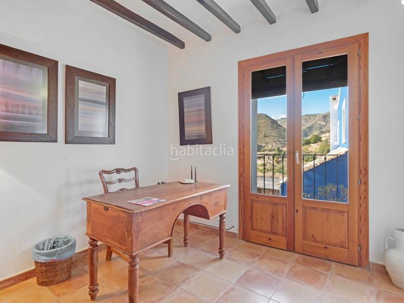 Foto c749bd88-d431-4423-aa97-c0d3913051e9. Casa adossada a calle verge del miracle 69 a Relleu