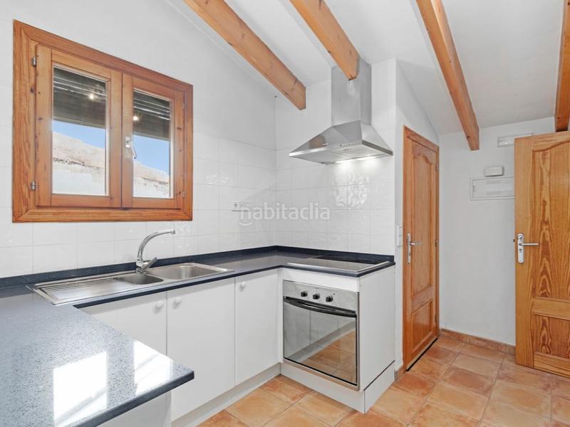 Foto c9370f9d-401c-4cfa-8cbb-12e79a03004d. Casa adossada a calle verge del miracle 69 a Relleu