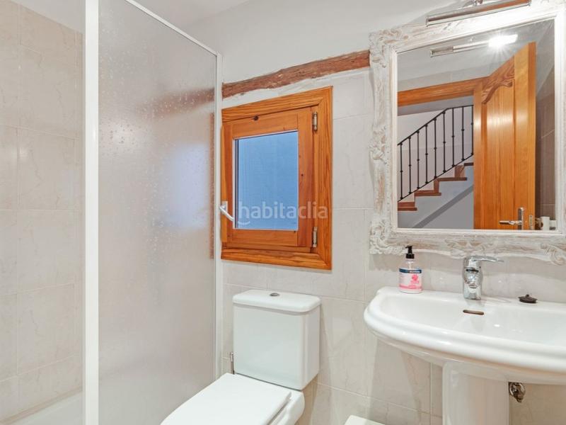 Foto f57bd645-e809-44ca-a06d-1c9385526310. Casa adossada a calle verge del miracle 69 a Relleu