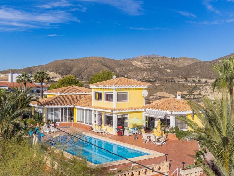 Foto 232e7195-17f8-4d02-b32c-b496a15e2585. Casa amb piscina a Pueblo Acantilado-Lanuza Campello (el)