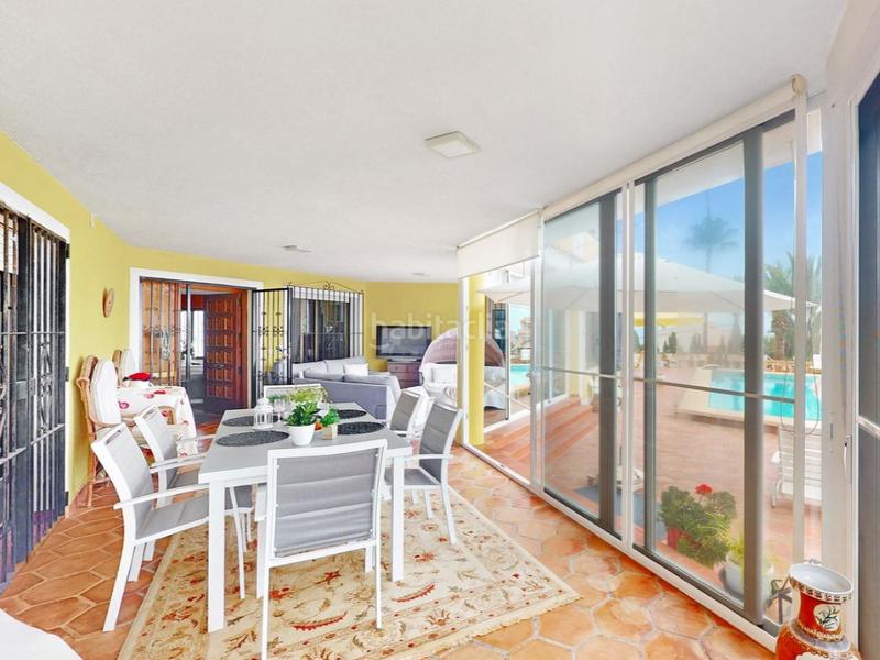 Foto 801a3241-7a4a-487d-9ae0-5262c8ebf29c. Casa amb piscina a Pueblo Acantilado-Lanuza Campello (el)