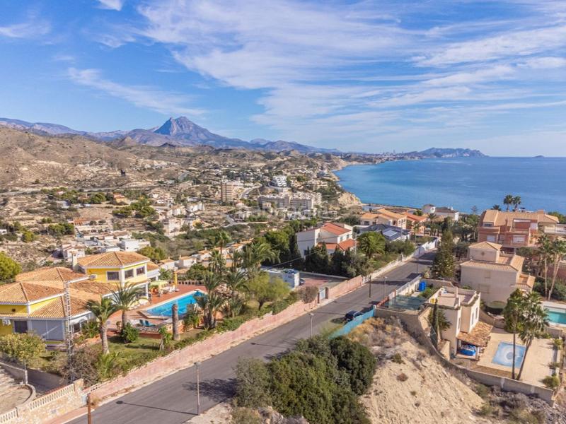 Foto 9a7ca625-9897-4ade-ba89-96002bc9a448. Casa amb piscina a Pueblo Acantilado-Lanuza Campello (el)