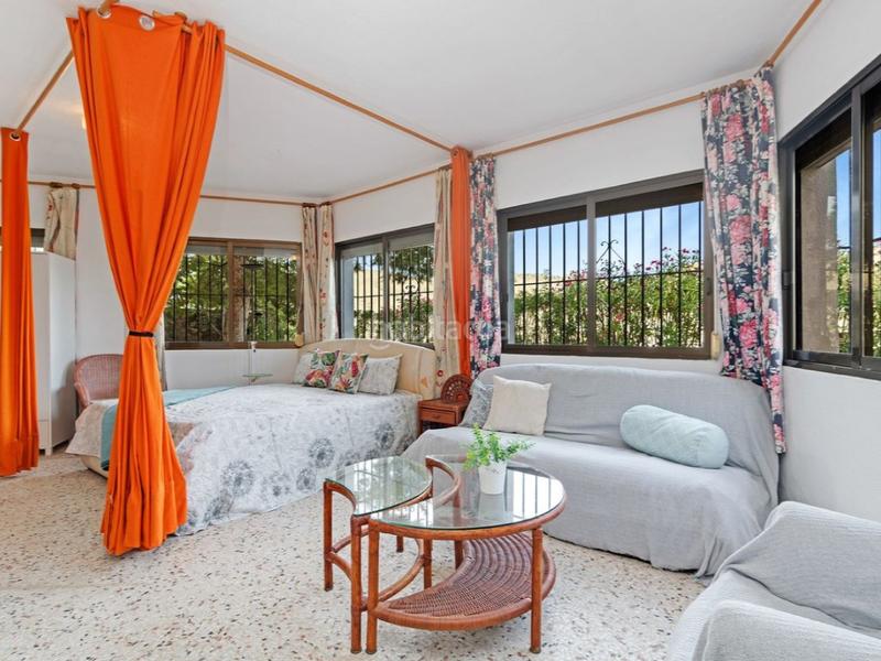 Foto db6b9459-1e74-437a-923b-ea967340a6c6. Casa amb piscina a Pueblo Acantilado-Lanuza Campello (el)