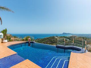 Casa en Calle alemania-a.h. 638. Villa clsica con vistas espectaculares en altea hills