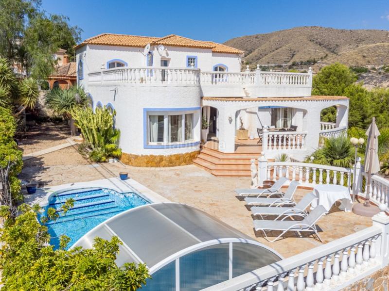 Foto ae98c5c0-17ff-490c-8a85-c35ecd84d147. Casa a calle torrevella 21 a Pueblo Acantilado-Lanuza Campello (el)