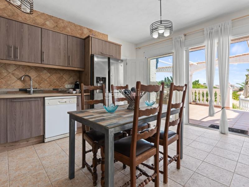 Foto b16d9aa8-0a7b-4a7c-9375-1e94a9885454. Casa a calle torrevella 21 a Pueblo Acantilado-Lanuza Campello (el)