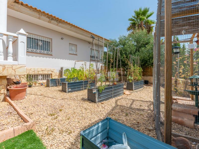 Foto 1bbbb525-fe77-4f6d-9321-32de1cf05255. Casa en calle oliveres-ur llano pastors 4/42 villa llano de los pastores en Busot
