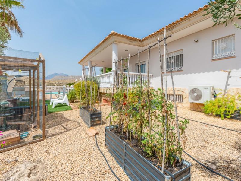 Foto 23b98d75-549b-4324-8613-14ad3b2be8ec. Casa en calle oliveres-ur llano pastors 4/42 villa llano de los pastores en Busot