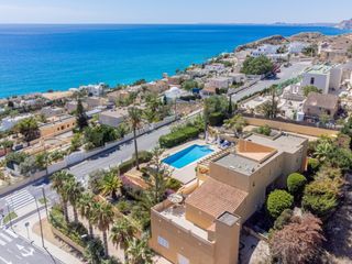 Haus  Avenida europa. Villa de lujo con vistas panorámicas al mediterráneo en montibol
