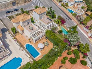Xalet  Calle oriola 57. Villa preciosa con piscina y vistas