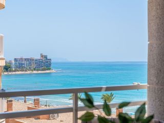Apartamento  Calle velazquez 8. Apartamento en primera línea de playa muchavista con vistas al m