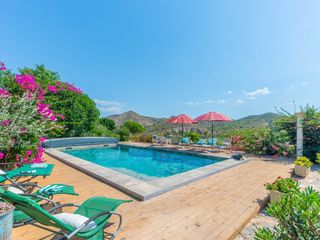 Haus  Calle baix casetes. Magnífica villa reformada con 8 dormitorios, gran parcela, pisci