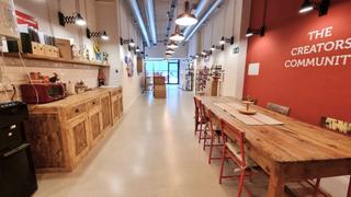 Local commercial dans Avinguda del president companys 44. Local totalment reformat