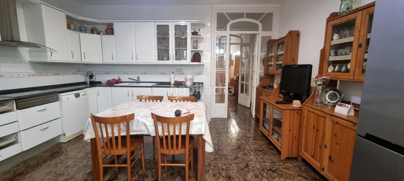 Foto 09966f0e-059b-4633-85cd-b096531e0362. Casa amb calefacció aparcament a Centre Badalona