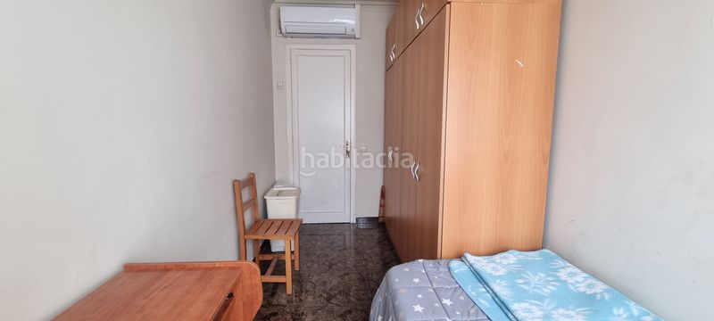 Foto e718c4c0-14eb-4dea-95a7-0a3b4d069f0d. Casa amb calefacció aparcament a Centre Badalona