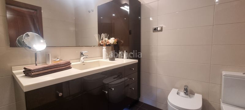 Foto 05f4d8fe-604e-4ce3-8fa0-10b1e53bf0d8. Casa amb xemeneia calefacció aparcament a Centre Badalona