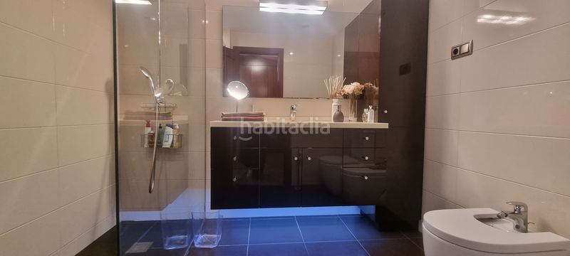 Foto 2da9a42d-e6ff-4f08-9251-427cbc8b49e2. Casa amb xemeneia calefacció aparcament a Centre Badalona