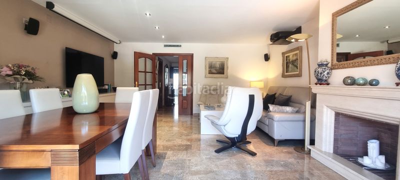 Foto 72ec4dfa-4093-48be-b93f-1b366feda8f0. Casa amb xemeneia calefacció aparcament a Centre Badalona