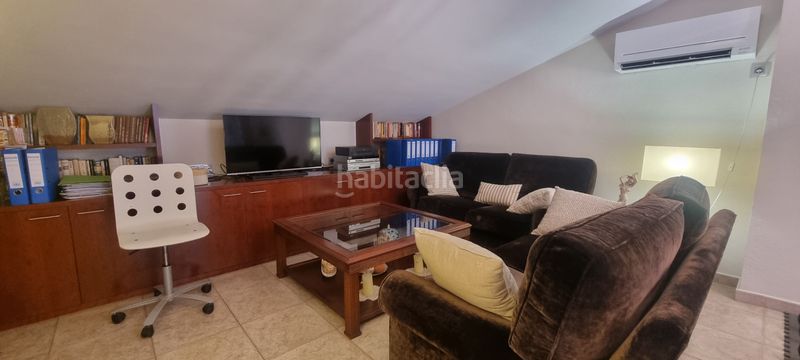 Foto 7669d7ed-e19b-4d49-a8ad-ca02a07cb0cc. Casa amb xemeneia calefacció aparcament a Centre Badalona