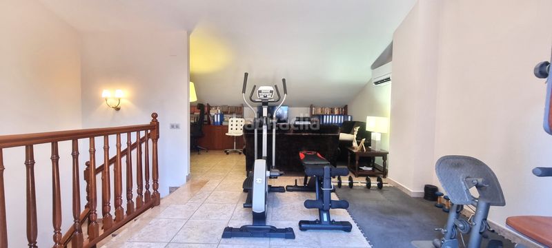 Foto 9f06b629-a7e8-4d24-9c00-d148c4382f2e. Casa amb xemeneia calefacció aparcament a Centre Badalona