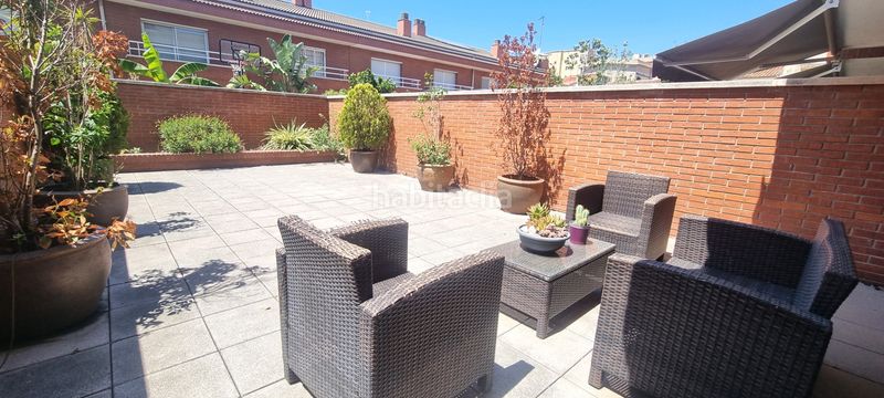 Foto cd9bddfa-5011-48c3-a08a-02775d29033c. Casa amb xemeneia calefacció aparcament a Centre Badalona