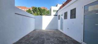 Lloguer Pis  Carrer sant bru. Planta baixa amb badiu