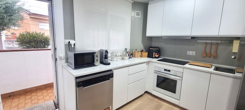 Foto 53b88c28-7890-4362-a351-25f2c5f53564. Etagenwohnung mit kamin heizung pool in Mas Ram Badalona