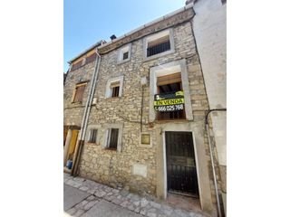 Mas à Calle dalt 6. Venta de casa rústica  huerto