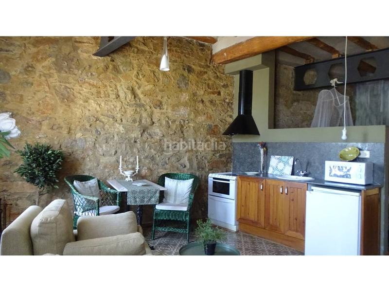 Foto d392dd1c-316b-4ab6-9e56-c317ebc3ce52. Lloguer pis amb calefacció piscina a Llacuna (La)