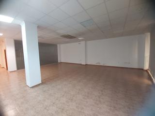 Lloguer Local Comercial a La Paz. Alquila  o vende local comercial en villena