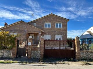 Casa in Torrejón del Rey. Urbanización las castillas