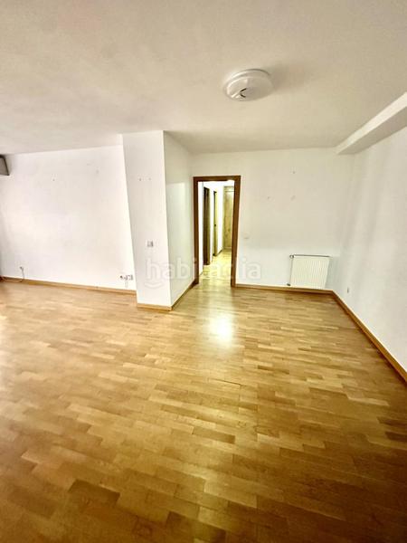 Foto 3c92c480-3d76-4ac8-81f3-223b0132965e. Flat with heating parking pool in Fresnos I y II Torrejón de Ardoz