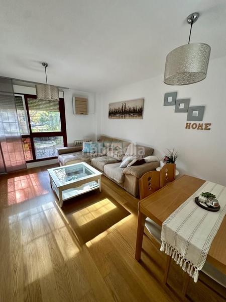 Foto 21b201f6-8f30-4531-9077-2e1ff3bf416e. Ground floor with heating parking pool in Virgen del Rosario Torrejón de Ardoz