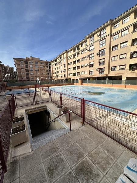 Foto 7f692406-e426-4a4e-b116-a4f57948838f. Rez-de-chaussée avec chauffage parking piscine dans Torrejón de Ardoz