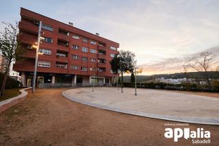 Pis a Sentmenat. Espaiós pis en venda al centre de sentmenat