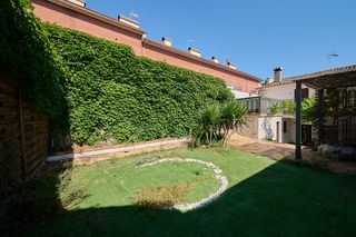 Casa  Carrer castellar. Dos viviendas, infinitas posibilidades. vive el centro de sentme