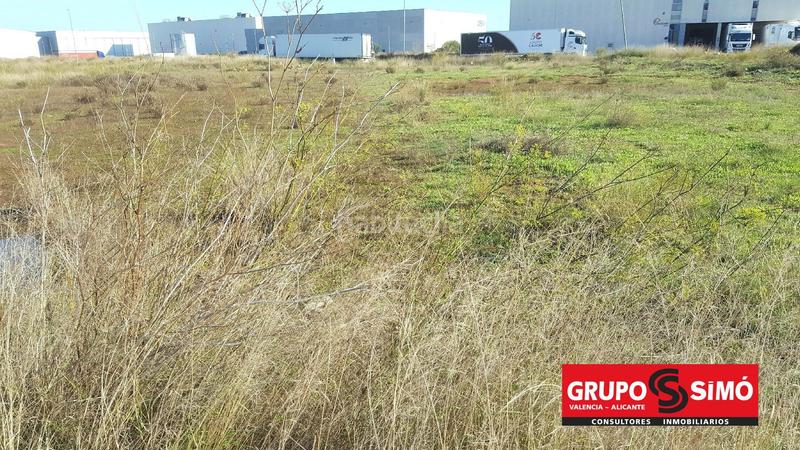 Foto b3696b30-6f28-4068-b64f-f5c97f3361db. Industrial plot in Picassent