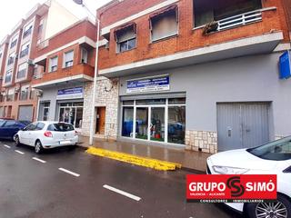 Local Comercial  Avinguda de l'om. Local comercial junto a los  juzgados de picassent.