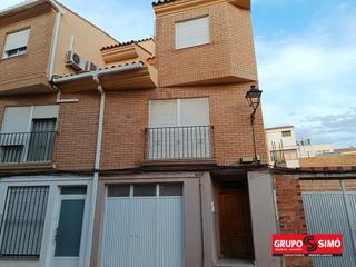 Casa adossada  Carrer barranquet. Adosado dúplex en muy buena zona de xilxes. (con la posibilidad