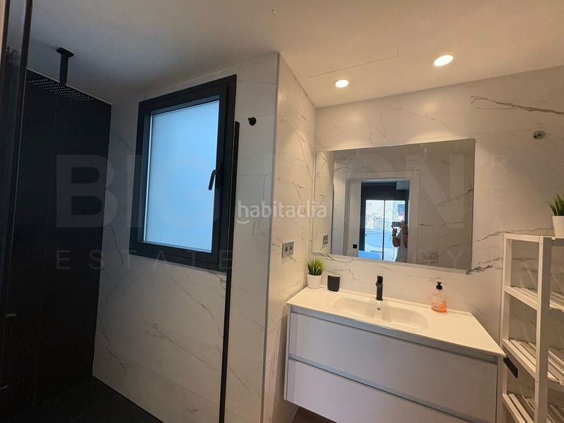 Foto 5190c788-35c4-4aff-b756-ab43000904d1. Casa adossada amb calefacció aparcament piscina a Esplugues de Llobregat