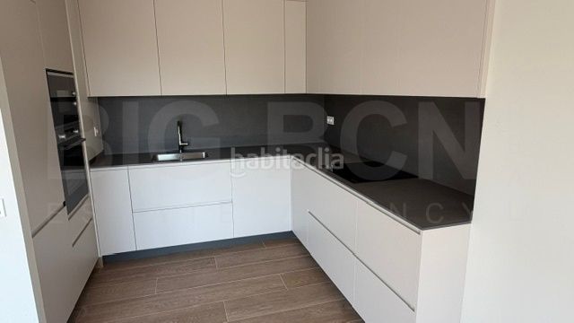 Foto 9090fcd0-f7d2-44a6-a0d0-4c1a0c0b0f6a. Pis a via augusta 425 a Sarrià Barcelona