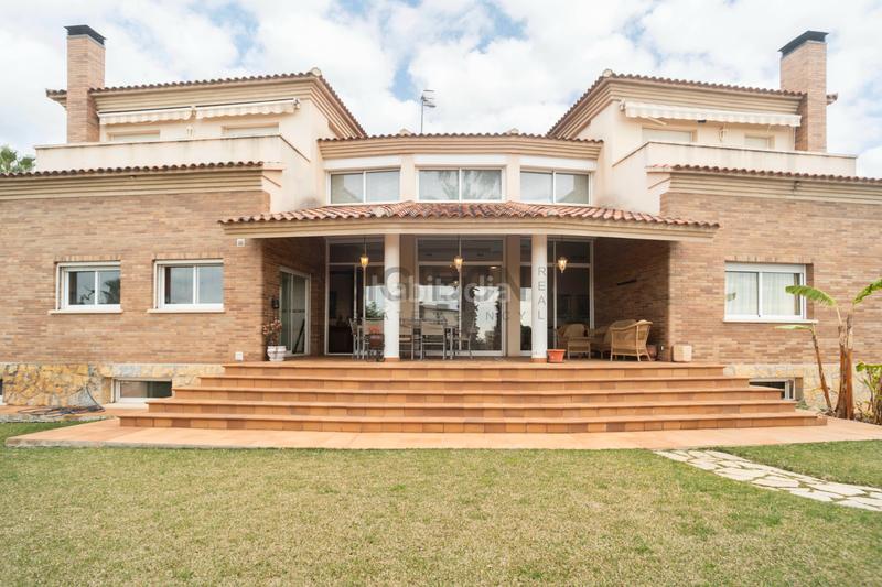 Foto 07963014-596a-4395-8f61-138b534f5082. Chalet mit kamin heizung parking pool in Mas Mel Calafell