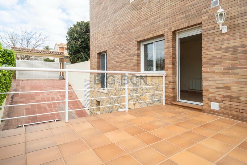 Foto 58790dc1-2acc-4145-ab68-b35cb1bc1be7. Chalet avec cheminée chauffage parking piscine dans Calafell