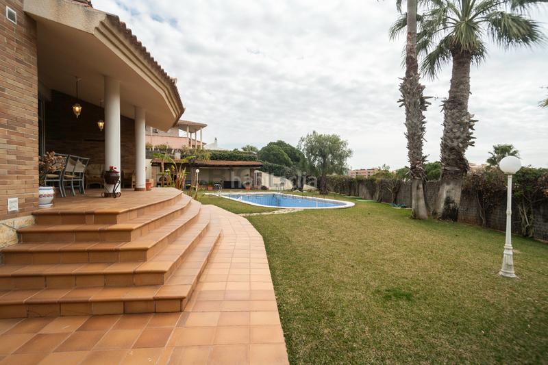 Foto 0f5c9c50-f86a-4b05-9aff-a0b575eb9fe6. Chalet con camino riscaldamento parcheggio piscina in Calafell