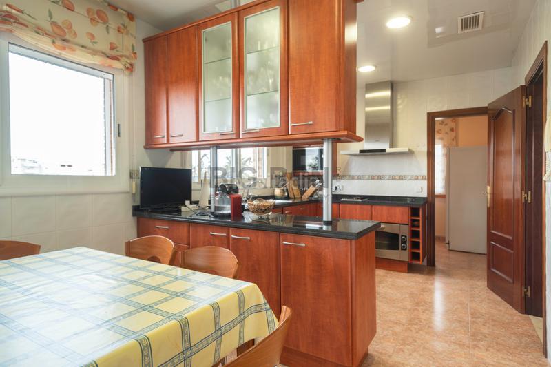 Foto 5634ff39-ebfb-408d-96e0-fb897379f7cc. Chalet con camino riscaldamento parcheggio piscina in Calafell