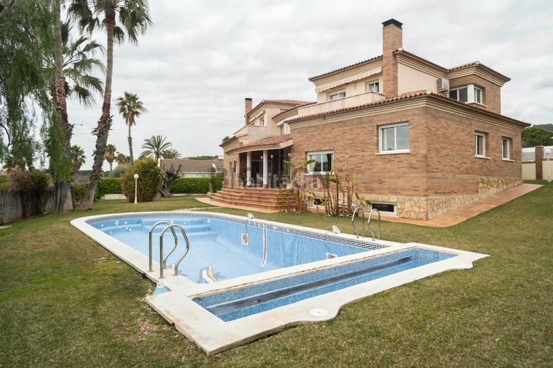 Foto 7a0e1d29-5e56-4a19-b96a-ae923ae3a7ea. Chalet con camino riscaldamento parcheggio piscina in Calafell