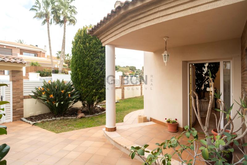 Foto b73246c9-f42e-496d-bdf0-c315fef290dc. Chalet con camino riscaldamento parcheggio piscina in Calafell