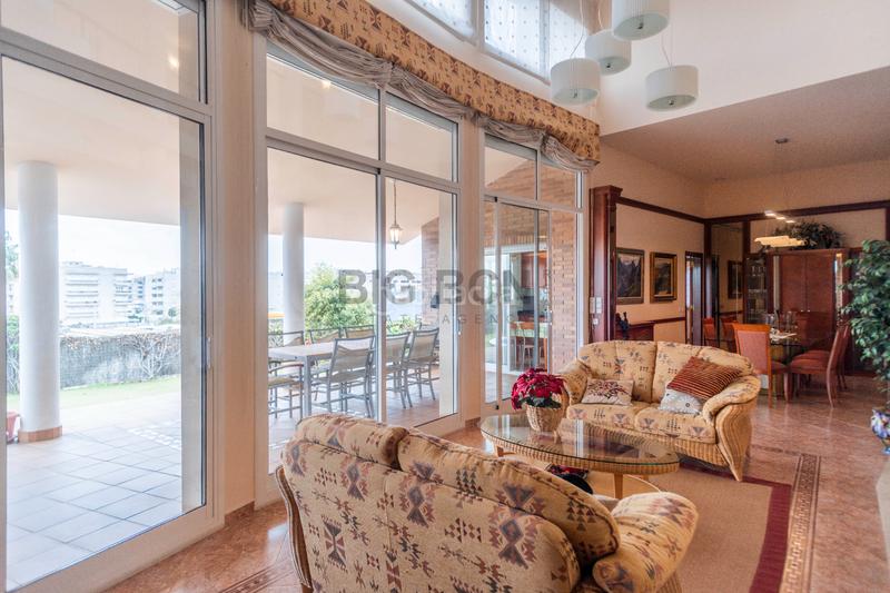 Foto c28fefb4-e1ac-4c89-a520-ce9bd715d553. Chalet con camino riscaldamento parcheggio piscina in Calafell