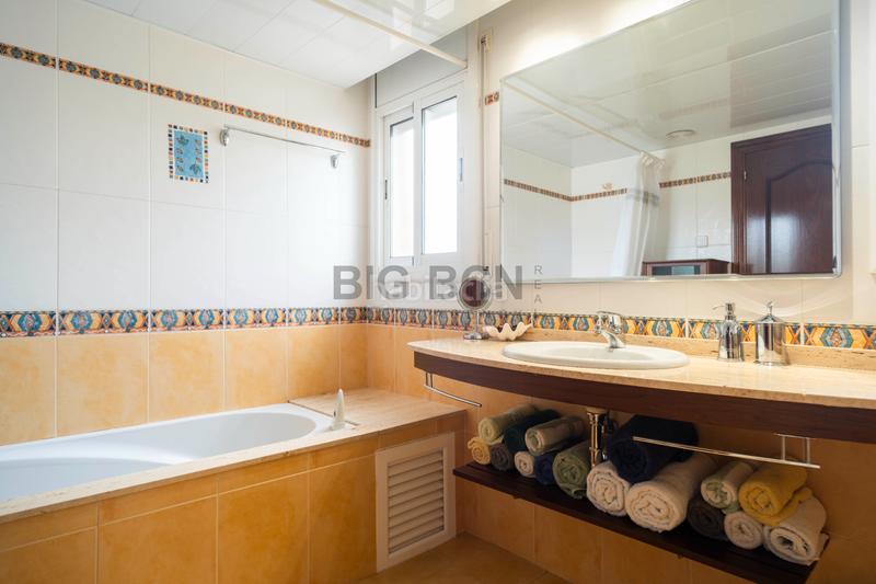 Foto c29e4062-27e5-4fde-afdb-8d5f560bf34d. Chalet con camino riscaldamento parcheggio piscina in Calafell