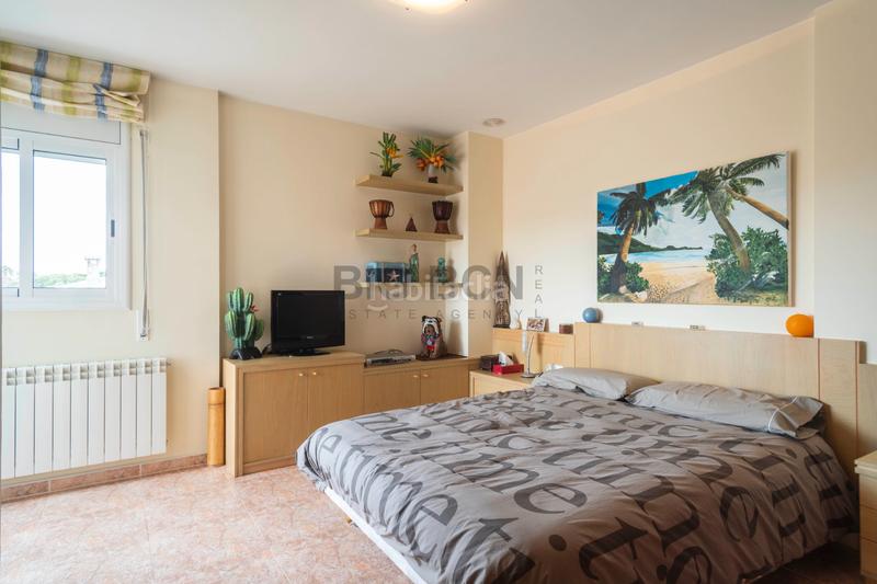 Foto f8227367-dc58-4707-8fec-f552e916a77f. Chalet con camino riscaldamento parcheggio piscina in Calafell